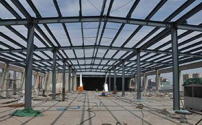 深入解析：钢结构厂房vs框架结构厂房-如何为您的项目选择最合适的结构类型？